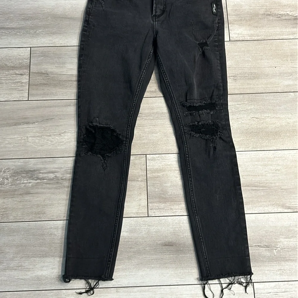 Silver Aiko Skinny jeans in black distressed size 26